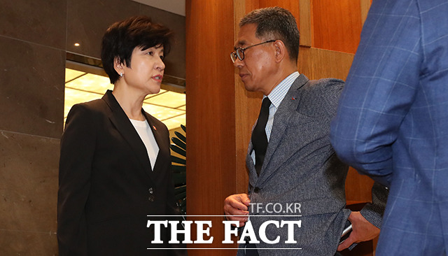 고인의 빈소를 찾은 김영주 고용노동부 장관(왼쪽)과 김주영 한국노총 위원장