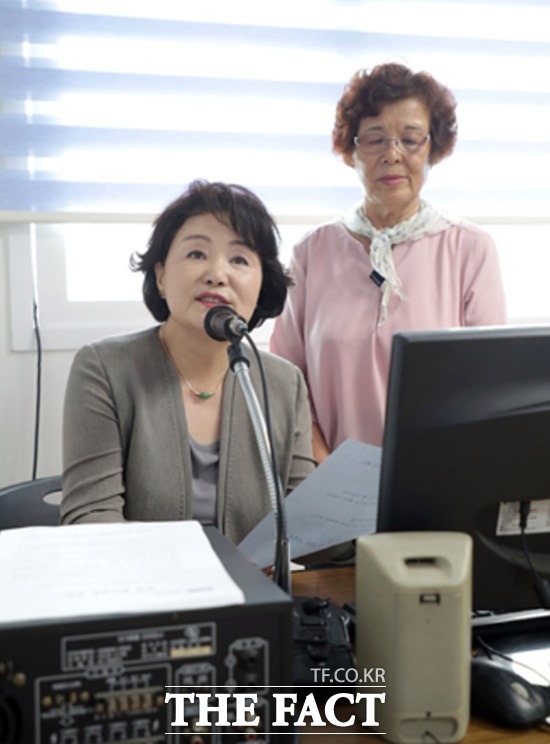 김 여사가 폭염 대비 안내 방송을 하고 있다./청와대 제공