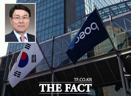 포스코는 27일 오전 열리는 임시총회에서 최정우(왼쪽 작은 사진) 신임 회장을 선임할 계획이다. /더팩트 DB, 포스코