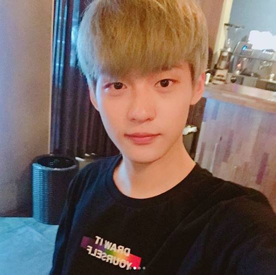 김동윤, 사망. 믹스나인 출신이자 스펙트럼 멤버 김동윤이 향년 20세로 사망했다. /스펙트럼 SNS