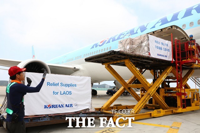 대한항공이 최근 라오스에서 발생한 댐 붕괴 사고로 피해를 입은 이재민들을 위해 긴급 구호 물품 지원한다고 27일 밝혔다. /대한항공 제공