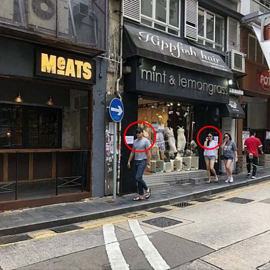 가수 비(왼쪽) 김태희 부부가 홍콩 거리를 걷고 있는 모습이 포착됐다. /온라인커뮤니티