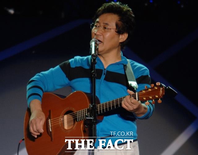 송사 논란, 불똥이 쎄시봉으로 틔나. 조영남에 이어 윤형주가 송사에 휘말리면서 향후 쎄시봉 공연은 차질을 빚게 됐다. /더팩트 DB