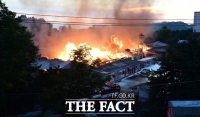 [TF포토] '치솟는 불길'…파주 물류센터 대형화재 발생