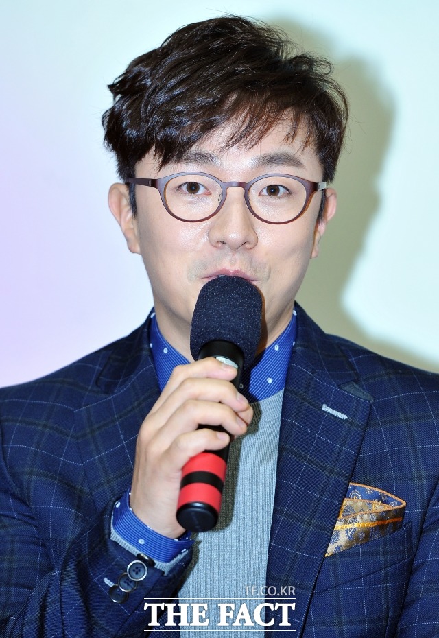 성대현, 90년대 인기가수 갑질 논란에 황당 R.ef 출신 성대현이 2일 오후 더팩트와 전화 인터뷰에서 90년대 인기가수 갑질 논란 가수로 거론된 사실에 대해 매우 당황해 했다. /더팩트 DB