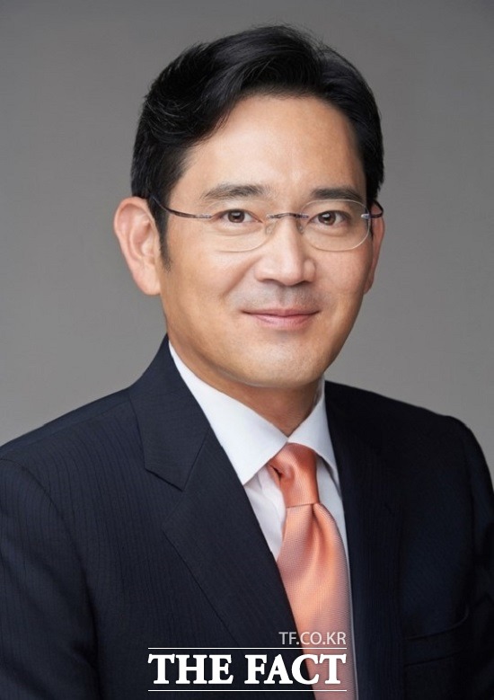 삼성전자는 8일 신규투자 확대, 청년 일자리 창출, 미래 성장사업 육성, 개방형 혁신 생태계 조성, 상생 협력 강화를 골자로 향후 3년 동안 180조 원 규모의 신규 투자 계획을 발표했다. /더팩트 DB