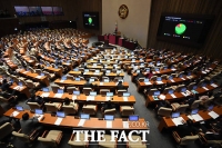  [TF초점] '지리멸렬' 특활비 감싸는 국회, 법정 싸움 계속할까
