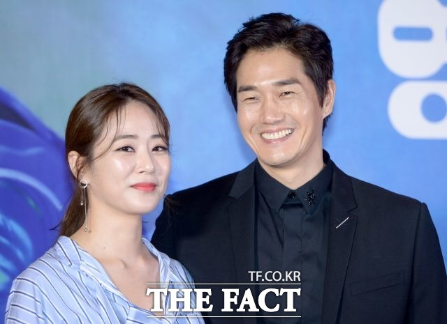 배우 김효진(왼쪽)과 유지태(오른쪽) 부부는 선행과 애국심있는 행보로 모범부부로 대중들 사이에서 유명하다. /더팩트 DB