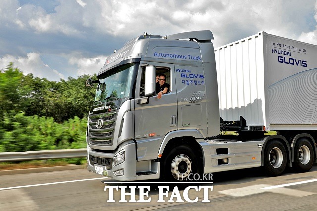 현대자동차가 국내 최초로 화물 운송용 대형 트레일러트럭의 자율주행 기술 시연에 성공했다고 22일 밝혔다. /현대자동차 제공