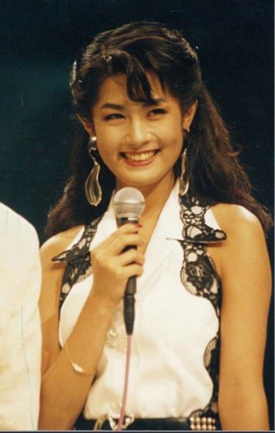 1990년대 인기 모델 겸 MC로 활약한 이종은이 지난 7월 사망했다. /서울대학교 정치외교학부 총동창회 홈페이지