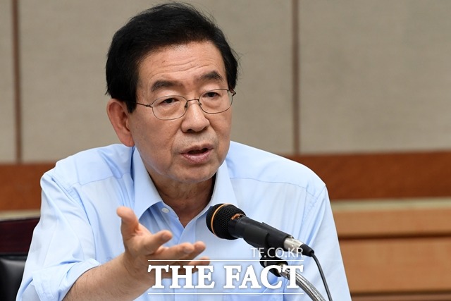 박원순 서울시장은 26일 여의도·용산 통개발 추진 계획을 보류하겠다고 밝혔다. /남윤호 기자