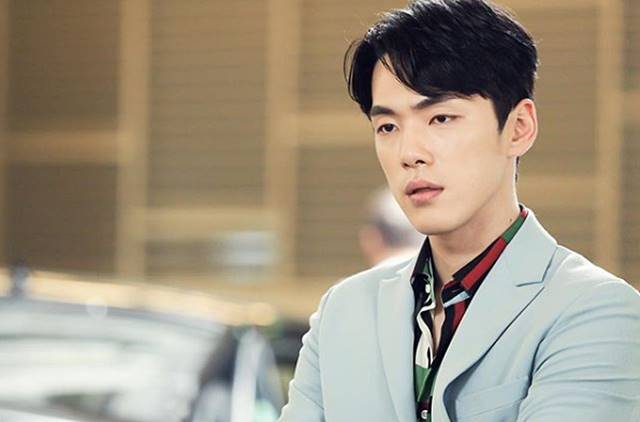 시간 주연 배우 김정현 하차. MBC 수목드라마 시간의 주연배우 김정현이 건강상 문제로 작품에서 중도 하차하게 됐다고 공식 입장을 발표했다. /오엔엔터테인먼트 SNS