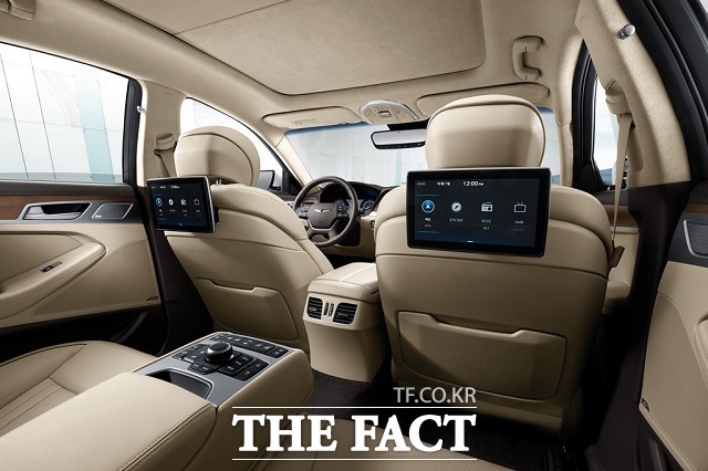 G80 2019년형 모델에는 처음으로 최고급 안전 사양인 후방 교차 충돌방지 보조와 후측방 충돌방지 보조가 추가로 기본 적용됐다.