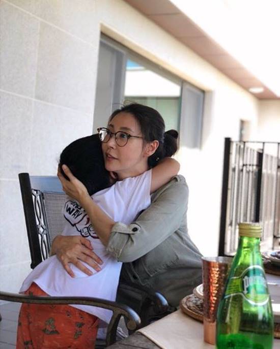 그동안 마음고생이 심했을 성현아는 아들과 함께 찍은 사진에 천국이었다고 소감을 밝혔다. /성현아 인스타그램