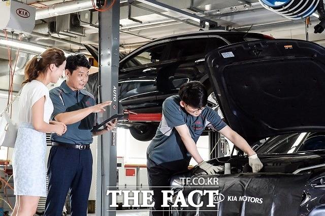 현대·기아차가 집중 호우와 태풍으로 수해를 입은 지역의 고객을 위해 수해 차량 특별 점검 서비스를 실시한다. /기아자동차 제공