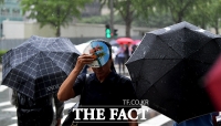 [TF포토] '국지성 폭우...' 발걸음 재촉하는 시민들