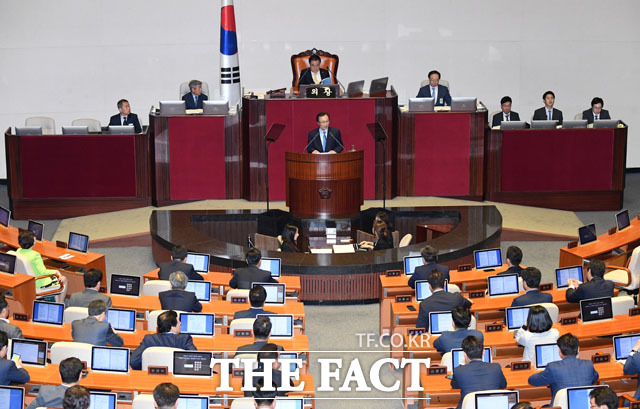한국당 의원들은 이해찬 대표의 연설 중간중간 탄식을 내뱉으며 불만을 드러내기도 했다. /남윤호 기자