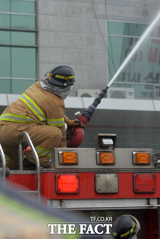 8일 오후 경기 남양주에 있는 찜질방 건물에서 불이나 1시간만에 진화가 됐지만  건물 내부에 있던 7명의 신원이 확인되지 않고 있다. 사진은 기사 내용과 관련 없음. /더팩트 DB