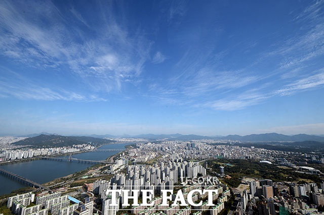 일요일인 9일은 전국 대부분 지역에 맑고 선선한 가을 날씨가 이어지겠다. /이효균 기자