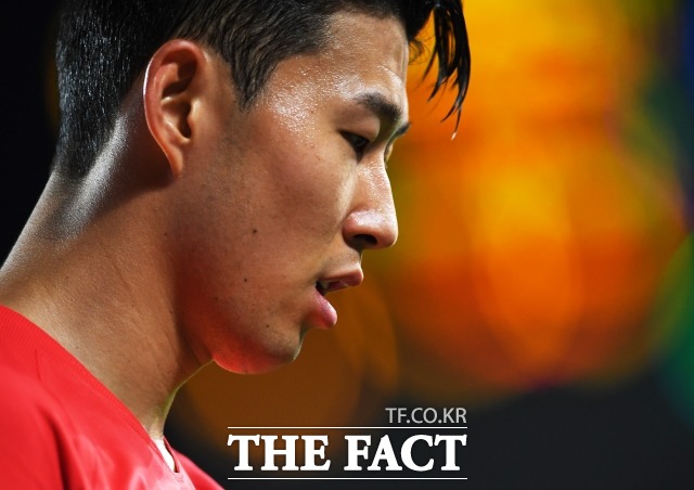 손흥민은 손흥민! 한국 축구 국가대표팀 주장 완장을 찬 손흥민이 한국-칠레 평가전에서 화려한 개인기로 이목을 집중시켰다. 지난 7일 코스타리카의 평가전에서 코너킥 준비를 하고 있는 손흥민. /고양종합운동장=배정한 기자