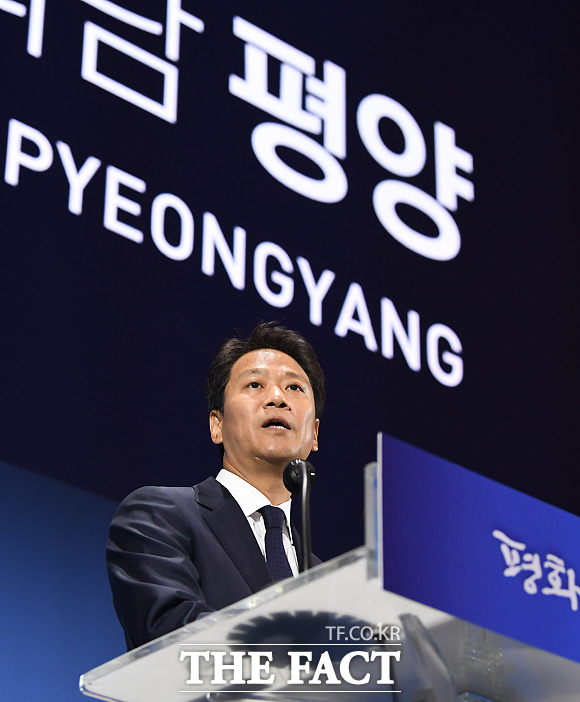 임종석 비서실장은 지난 2000년, 2007년 정상회담과 달리 이번 회담은 정상 간 회담으로 진행된다는 점이 이번 정상회담과 다른 점이라고 설명했다.