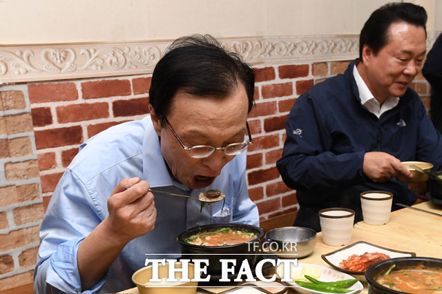 국밥은 역시 시장에서 먹는 맛!