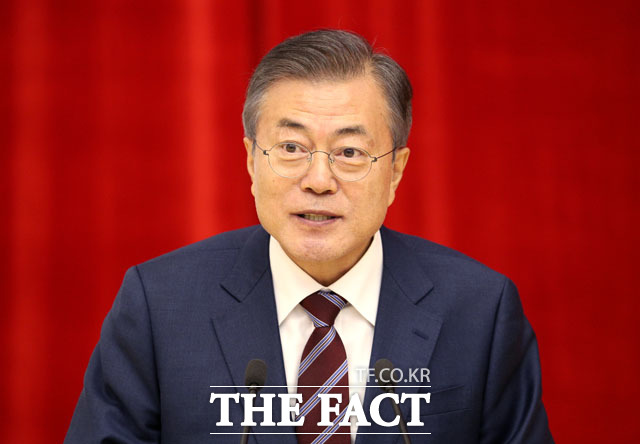 문재인 대통령은 19일 김정은 북한 국무위원장과 단독 회담에서 한반도의 전쟁 위험을 모두 걷어내는 데 합의했다고 말했다. /평양사진공동취재단