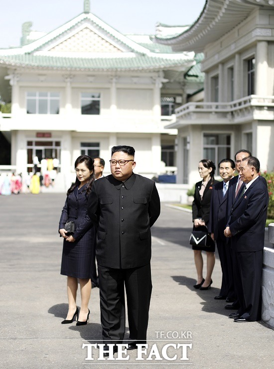 조선중앙통신은 29일 김정은 북한 국무위원장이 개교 70주년을 맞은 평양 김책공업종합대학을 방문했다고 전했다. /평양사진공동취재단