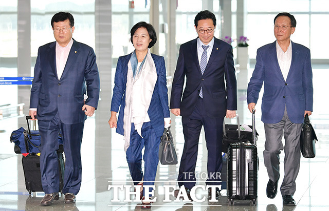 서훈 최고의원, 추미애 전 대표, 김한정 의원, 이수혁 국제위원장(왼쪽부터)