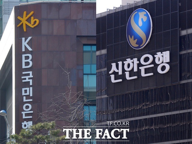 KB금융지주와 신한금융지주의 리딩뱅크 경쟁이 시가총액 경쟁으로 번졌다. 신한지주는 금융 대장 주 KB금융의 뒤를 바짝 추격하고 있다. /더팩트 DB