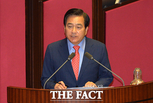 심재철 의원은 청와대 업무추진비 불법 취득 의혹과 관련해 제 보좌진들은 해킹 등 전혀 불법적인 방법을 쓰지 않고 100% 정상적으로 (디브레인에) 접속해 자료를 열람했다. 아무런 불법도 없었다고 강조했다. /문병희 기자