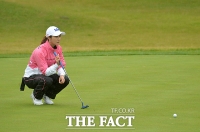 [TF포토] 김하늘, '신중한 계산'