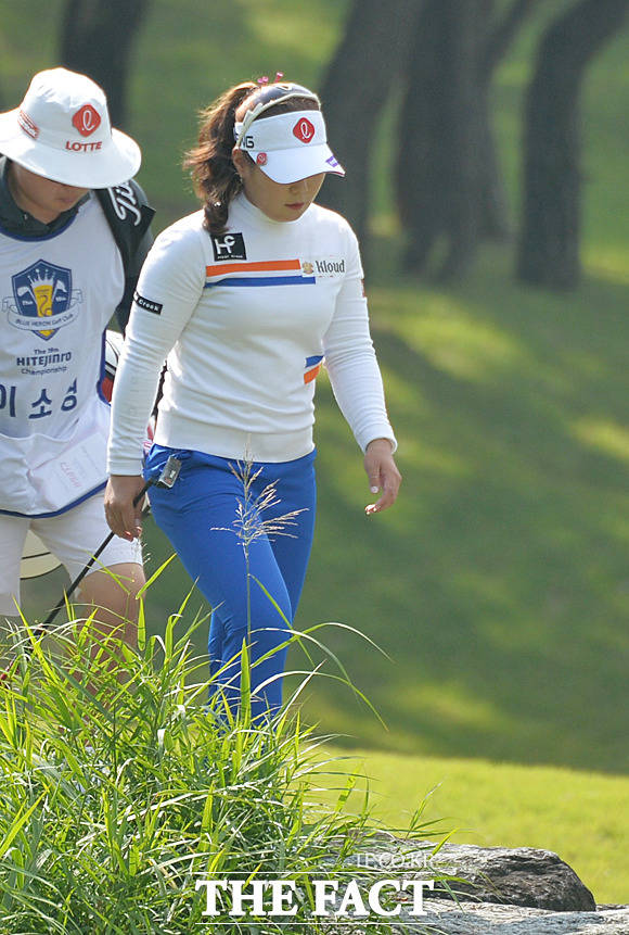 그린으로 이동하는 이소영