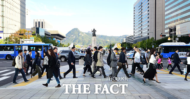 쌀쌀해진 출근길~ 따뜻하게 입고 파이팅 하세요