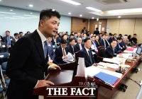  [TF현장] 김범수 카카오 의장 첫 국감 어땠나…자유한국당 의원, 일제히 질타