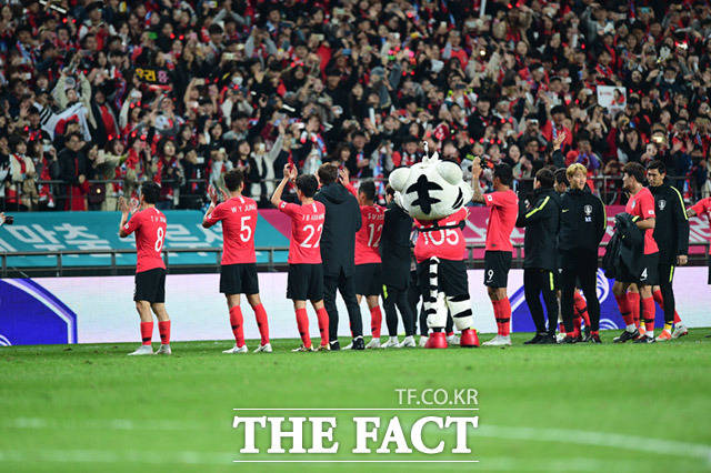 36년만에 우루과이 상대로 승리를 거둔 대한민국 대표팀