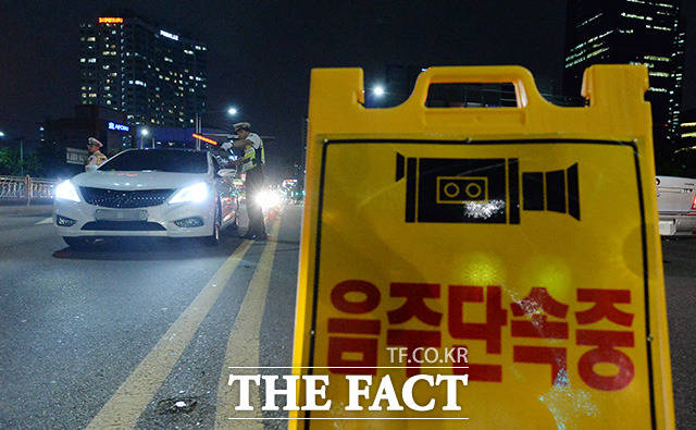 김진태 한국당 의원 보좌관이 음주운전 중 경찰에 적발됐다. 사진은 기사와 무관. /이덕인 기자