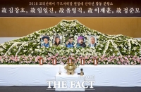 [TF포토] '고 김창호 대장의 모교에 마련된 히말라야 원정대 합동분향소'