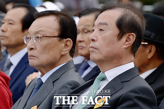 이해찬 더불어민주당 대표와 김병준 자유한국당 비상대책위원장. /이선화 기자