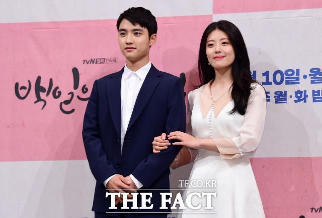 배우 도경수(왼쪽)와 남지현이 지난달 4일 오후 서울 강남구 임피리얼 팰리스 호텔에서 열린 tvN 월화드라마 백일의 낭군님 제작발표회에 참석해 포토타임을 갖고 있다. /남용희 기자