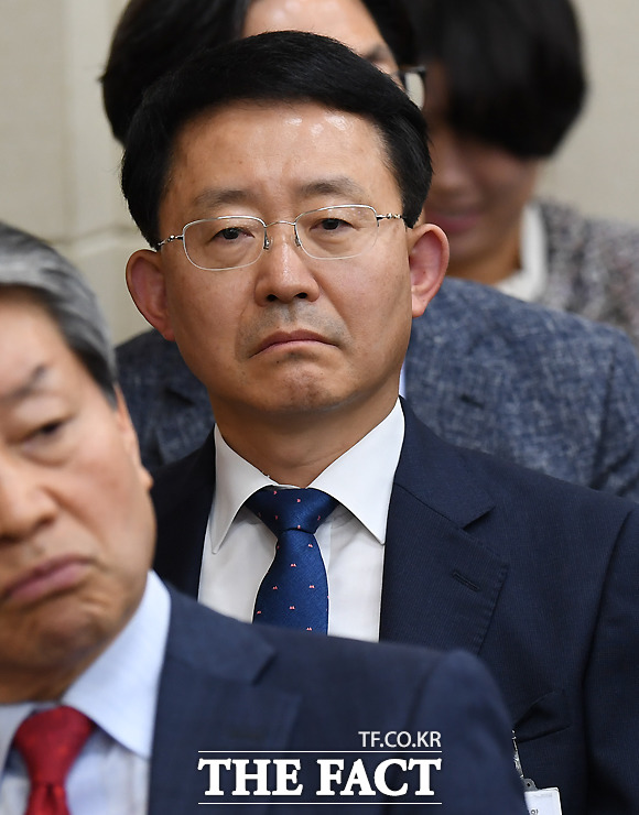 하석주 롯데건설 사장이 25일 서울 여의도 국회에서 열린 정무위원회 종합국정감사에 증인으로 출석해 발언 순서를 기다리고 있다. /이새롬 기자