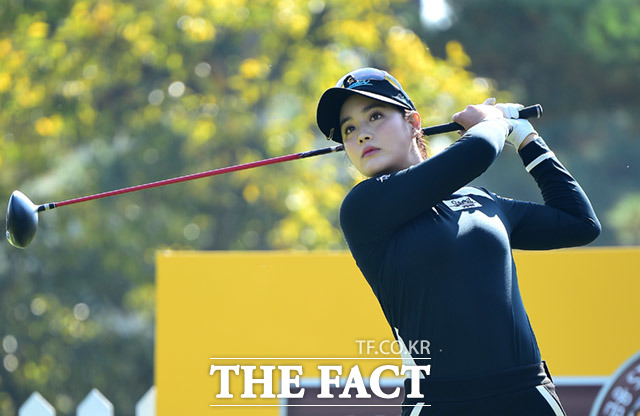 2014아시안게임 금메달리스트 박결이 28일 서귀포 핀크스골프클럽에서 막을 내린 SK네트웍스·서울경제 레이디스 클래식에 프로 데뷔 4년 만에 첫 우승의 감격을 누렸다./임세준 기자