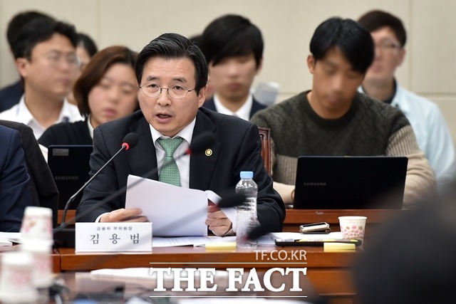 김용범 금융위원회 부위원장은 29일 금융시장 점검회의를 열고 자본시장 안정화를 위한 대책 등을 논의했다. /더팩트 DB