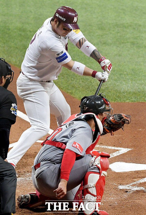 첫타석에 들어선 박병호