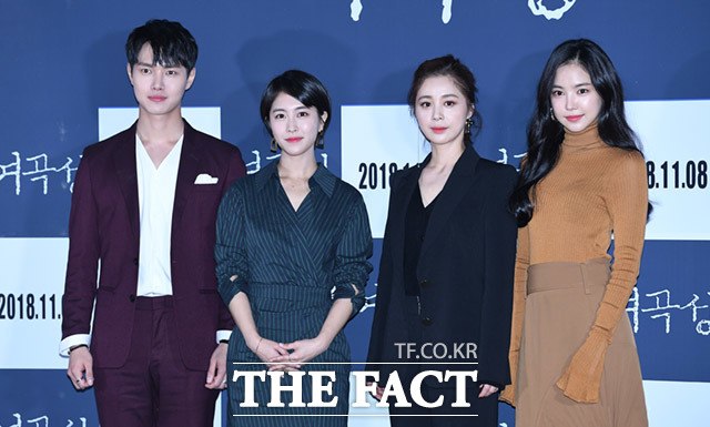 배우 이태리와 박민지, 서영희, 손나은(왼쪽부터)이 1일 오후 서울 용산구 CGV 아이파크몰 점에서 열린 영화 여곡성 언론시사회에 참석해 포즈를 취하고 있다. /임세준 기자