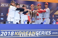 [TF사진관] '한국시리즈 D-1' 승리 다짐하는 두산과 SK