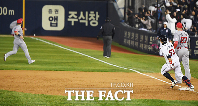 타구를 확인한 뒤!