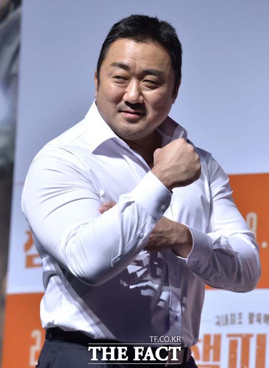 마동석은 특유의 맨손 액션으로 관객의 사랑을 받고 있다. /더팩트DB