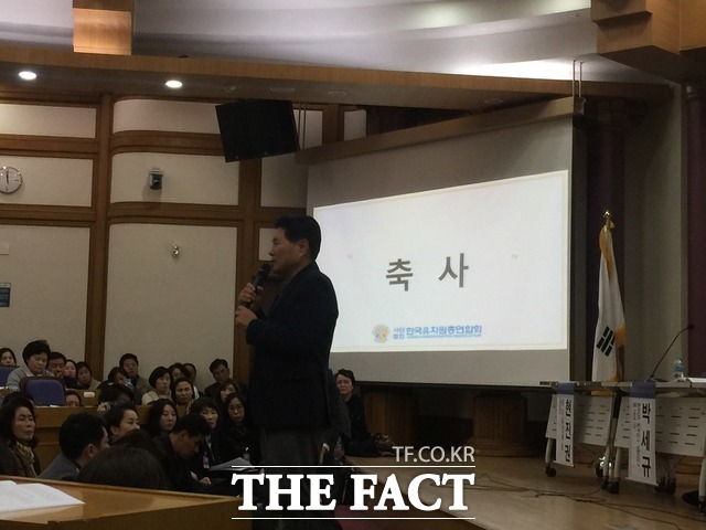 홍문종 한국당 의원은 사립유치원을 위한 한국당의 노력을 강조했다. 홍 의원이 이날 토론회에서 축사하는 모습. /임현경 기자
