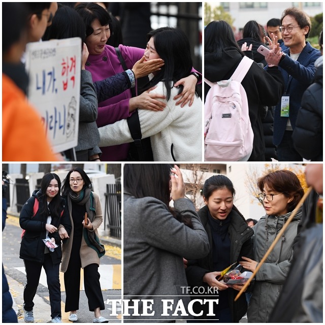 2019학년도 대학수학능력시험일인 15일 오전 서울 여의도여자고등학교에서 수험생들이 부모님과 선생님, 후배들의 응원을 받으며 고사장으로 이동하고 있다.